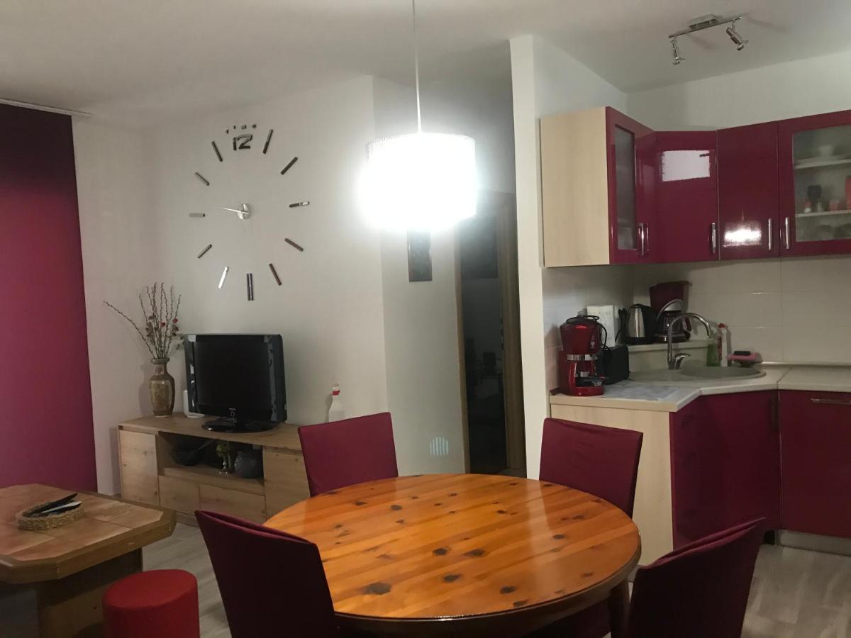Appartamento Priko Cetine Omiš Esterno foto